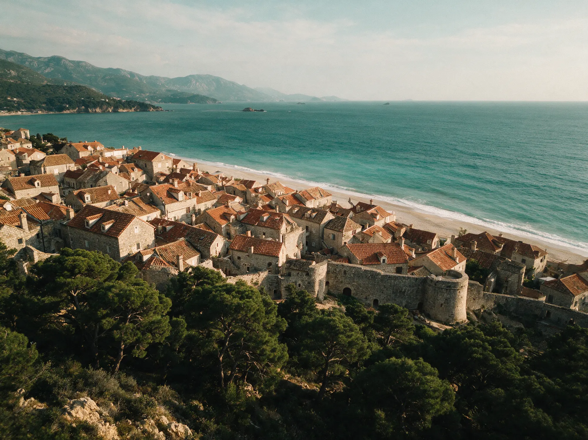 Stari grad na obali Budvanske rivijere
