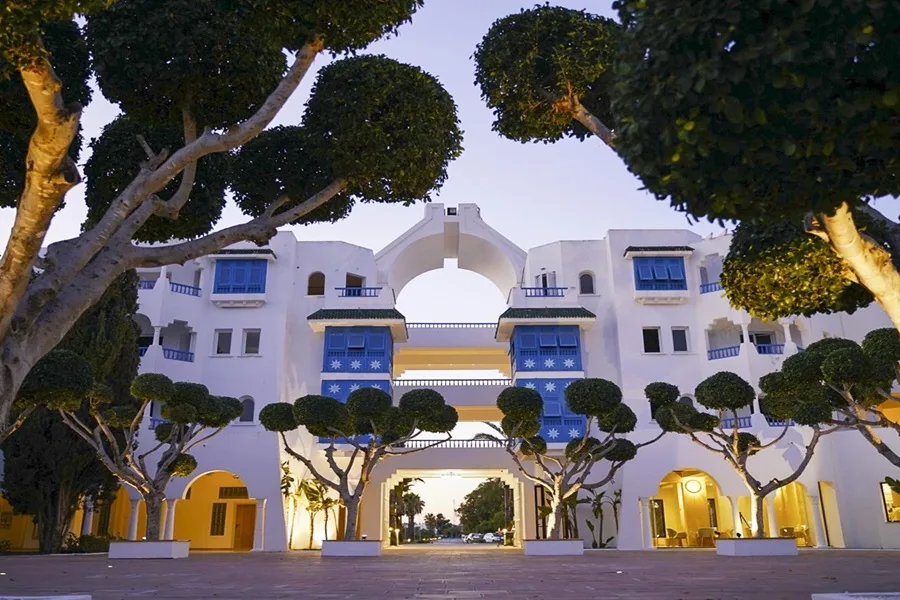 Okolina hotela Mirage Resort & Spa 5*